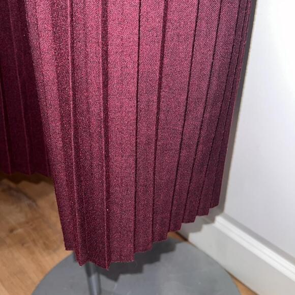 Cranberry Pleated mid length wool lined skirt Vintage Medium - Picture 4 of 6